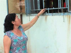 Ngủ say đêm tân hôn, trộm 'nẫng' thùng tiền cưới