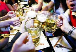 Người Việt đã 'uống' trên 1 tỷ lít bia trong bốn tháng đầu năm