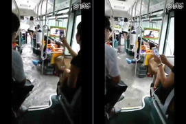 Clip: Đường ngập thành sông, xe buýt ‘bơi’ trong lũ