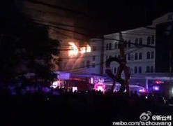 Chiến đấu cơ Trung Quốc lao vào nhà máy