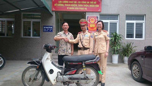 Mất xe hơn 14 năm, bất ngờ được CSGT thông báo đến nhận lại