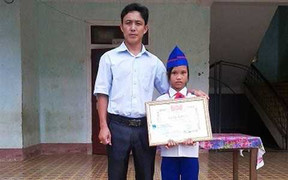 Bé gái lớp 4 lao xuống sông cứu sống em nhỏ