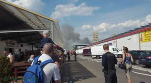 Bà con người Việt đau lòng nhìn kho hàng ở Berlin bốc cháy