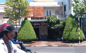 Nổ súng khống chế nam thanh niên cầm mã tấu náo loạn quán cà phê