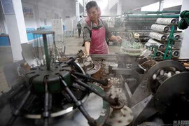 Những hình ảnh hiếm thấy bên trong một nhà máy ở Triều Tiên