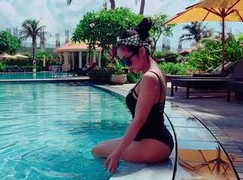 Ốc Thanh Vân khoe thân hình gợi cảm với bikini