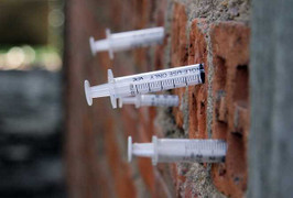 Rợn người cảnh kim tiêm găm đầy tường ở khách sạn 'ma'