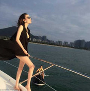 Lộ ảnh ăn chơi, phô trương giàu có của các ái nữ con nhà đại gia