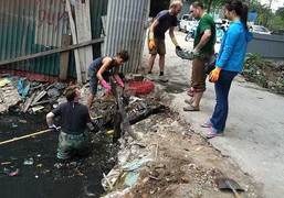 Nhìn những hình ảnh này bao nhiêu người Việt biết xấu hổ?