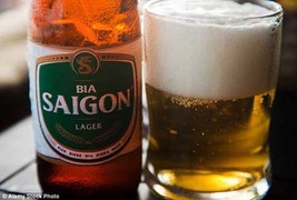 Báo Anh: Nghịch lý ở Việt Nam, giá bia siêu rẻ, giá sữa đắt đỏ