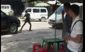 Xe biển xanh 'đẩy' xe khách chạy giật lùi như phim hành động