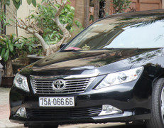 Xôn xao xe Camry biển trắng, gắn logo Bộ Công an ở Huế