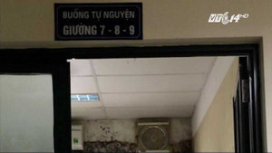 Clip: Phòng dịch vụ bệnh viện Bạch Mai mốc meo hôi hám, giá đắt hơn khách sạn 3 sao