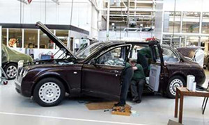 Xe chống đạn 10 triệu bảng của Nữ hoàng Anh có gì?