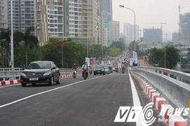 Cận cảnh thông xe cầu vượt thép thứ 8 ở Thủ đô