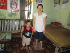 Chuyện tình đẹp khó tin: Chàng trai tí hon và ‘bạch tuyết chân dài’