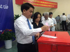 Lãnh đạo Hà Nội, Đà Nẵng thực hiện nghĩa vụ công dân