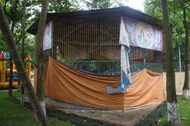 'Tử thần' rình rập hàng trăm trẻ em trong công viên tiền tỷ