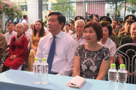 Ảnh: Bí thư Thăng cùng phu nhân đi bầu cử tại TP.HCM