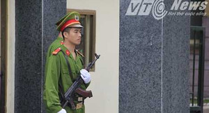 Video: Bầu cử tại nơi an ninh được thắt chặt nhất Hà Nội