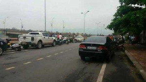 Phát hiện xác chết dính nhiều máu ở chân cầu