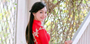 Nữ sinh tặng hoa Tổng thống Obama tại Nội Bài từng 'hỏi khó' Thứ trưởng Ngoại giao Mỹ