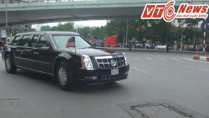Video cận cảnh đoàn xe hộ tống Tổng thống Obama đến Phủ Chủ tịch