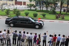 Dân Thủ đô thích thú với dàn xe 'khủng' hộ tống ông Obama