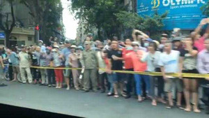 Nhiếp ảnh gia Nhà Trắng Pete Souza tung video người Hà Nội chào đón Tổng thống Obama trên Instagram