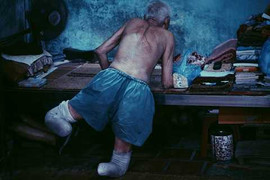 Ám ảnh những bóng người ‘sống mòn’ trên mảnh ‘đất chết’