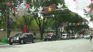 Clip: Dàn xe 'khủng' 40 chiếc ra sân bay Tân Sơn Nhất đón Tổng thống Obama