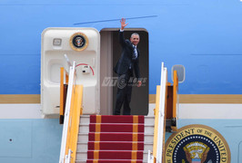 Tổng thống Obama vẫy chào Hà Nội trước khi cùng Air Force One vào TP.HCM