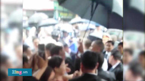 Clip: Tổng thống Obama ghé quán trà đá vỉa hè Hà Nội