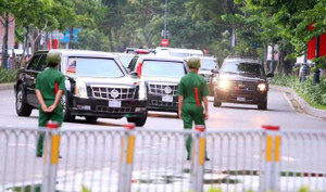 Dàn xe 'siêu khủng' 40 chiếc hộ tống ông Obama về trung tâm TP.HCM
