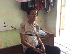 Người cha 'chết lặng' nhìn sự sống con trai bị rút ngắn từng ngày