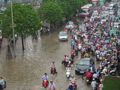 Vì sao Hà Nội ngập sâu trong biển nước?