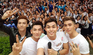 Nhóm 365 quậy tưng bừng cùng hơn 10.000 học sinh trong tour lưu diễn