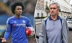 Cầu thủ Chelsea mừng cho Mourinho, ái ngại Man Utd mùa tới