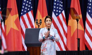 Tranh cãi quanh việc Mỹ Linh hát Quốc ca: Sợ hãi đám đông 'khát chửi'