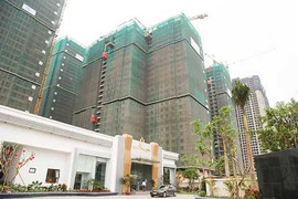 Goldmark City tiếp tục cất nóc tòa Sapphire 1, vượt tiến độ 3 tháng