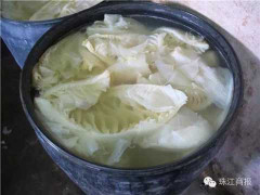 Bẩn khủng khiếp trong cơ sở tẩy trắng sách bò bằng hóa chất độc hại