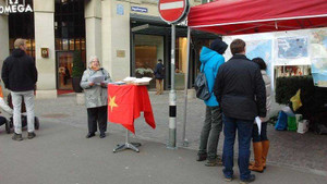 Người Việt ở Thuỵ Sĩ phản đối hành động sai trái của Trung Quốc trên biển Đông