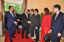 Thủ tướng Nguyễn Xuân Phúc thăm Đại sứ quán Việt Nam tại Trung Quốc