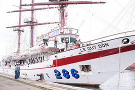 Tàu buồm Lê Quý Đôn của Hải quân Việt Nam cập cảng Indonesia