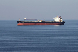 2 tàu chở dầu Arập Xê-út bị tấn công trên vùng biển gần Iran