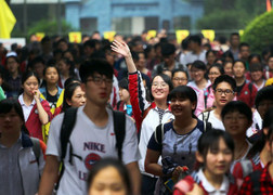 Trung Quốc phát cảnh báo cho sinh viên muốn du học Mỹ