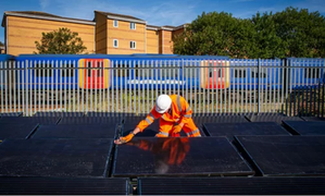 Anh thử nghiệm đường tàu năng lượng mặt trời đầu tiên trên thế giới