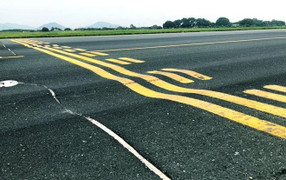 Thủ tướng yêu cầu báo cáo về hư hỏng đường băng Nội Bài