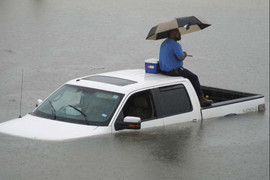 Bão Imelda đổ bộ Texas, phố biến thành sông, 2 người thiệt mạng