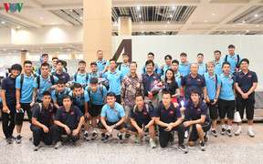 Đội tuyển Việt Nam được chào đón nồng nhiệt khi đặt chân đến Indonesia